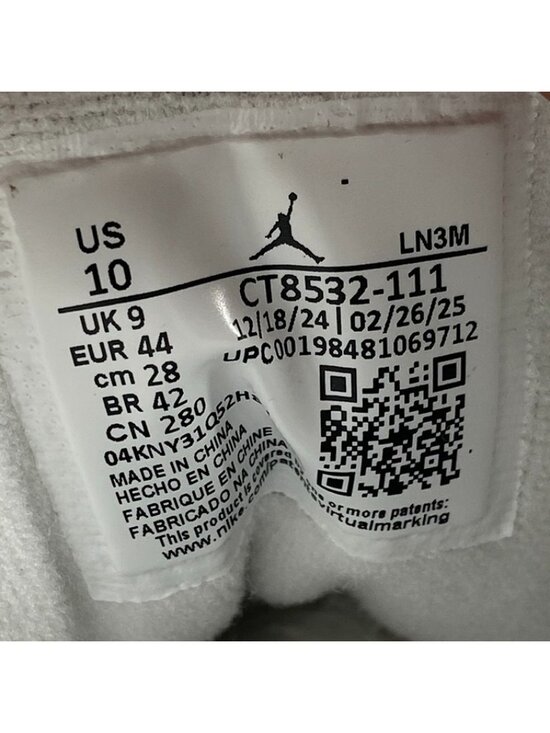 Air Jordan 3 Retro Pure Money Size 10 Men White Silver CT8532-111